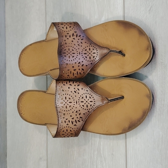 Clarks "Like New"Womens T Strap Wedge Comfort Sandals shoes sz 8M - Picture 3 of 11